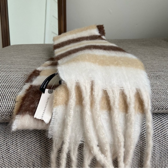 ANTHROPOLOGIE Maeve NWT Cozy Fringe Scarf in Brown Motif Winter Accessories - Picture 8 of 8